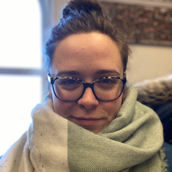 Meet your Posher, Kate - Picture 2 of 2